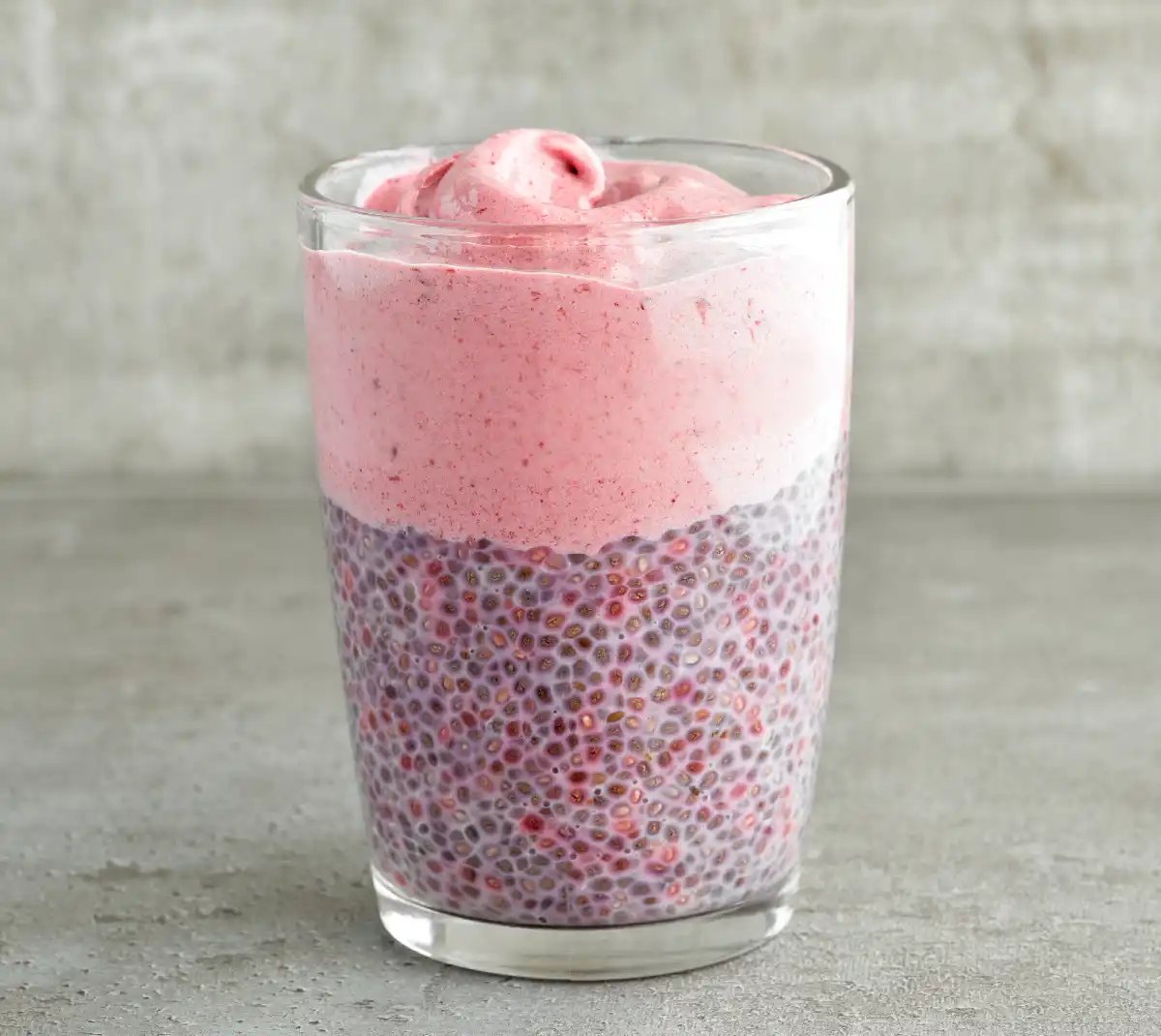 Verrines mousse fraises et graines de chia