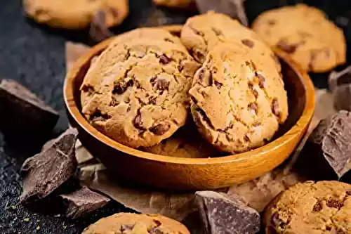 Biscuits aux morceaux de chocolat au lait : réconfortants à chaque bouchée.