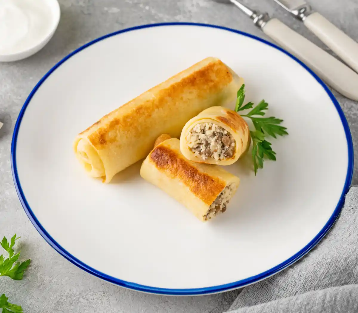 Crêpes farcies au poulet et aux champignons : pour un dîner convivial ou un brunch gourmand.