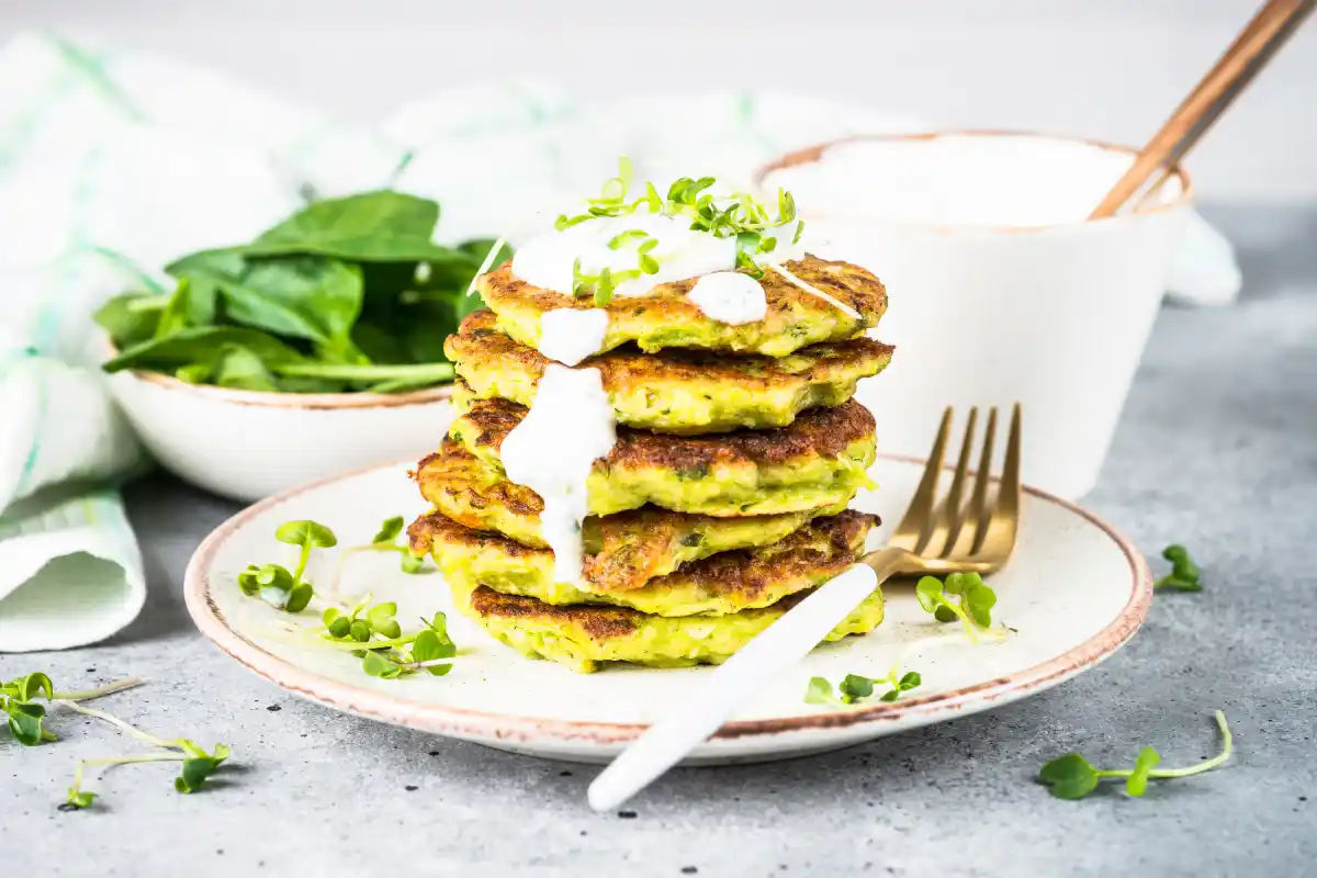 Pancakes de courgettes aux épinards et au parmesan