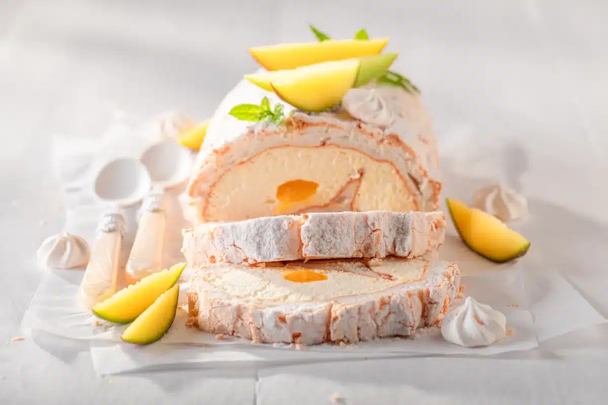 Roulade suisse à la mangue : le dessert fruité qui fera sensation