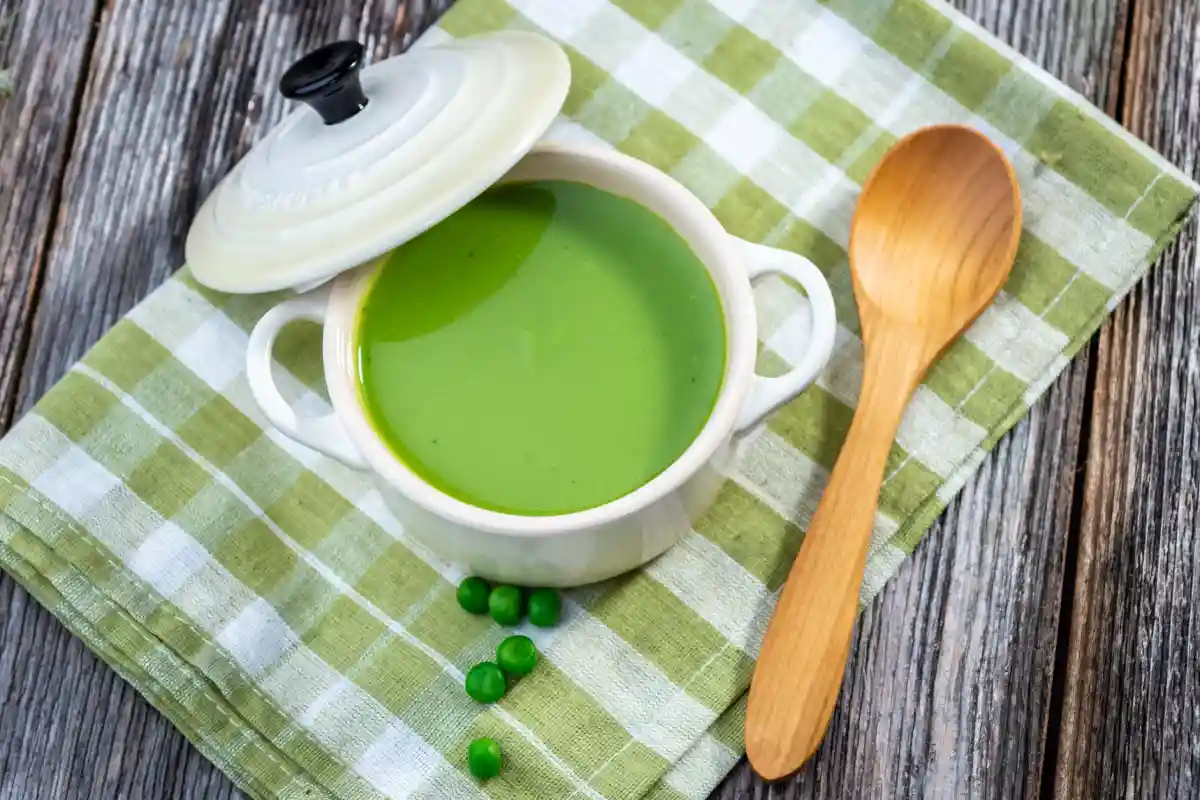 Velouté petit pois thermomix : une belle couleur verte à votre assiette.