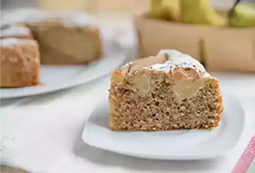 Un cake au blé complet et poires parfait pour vos petits-déjeuners