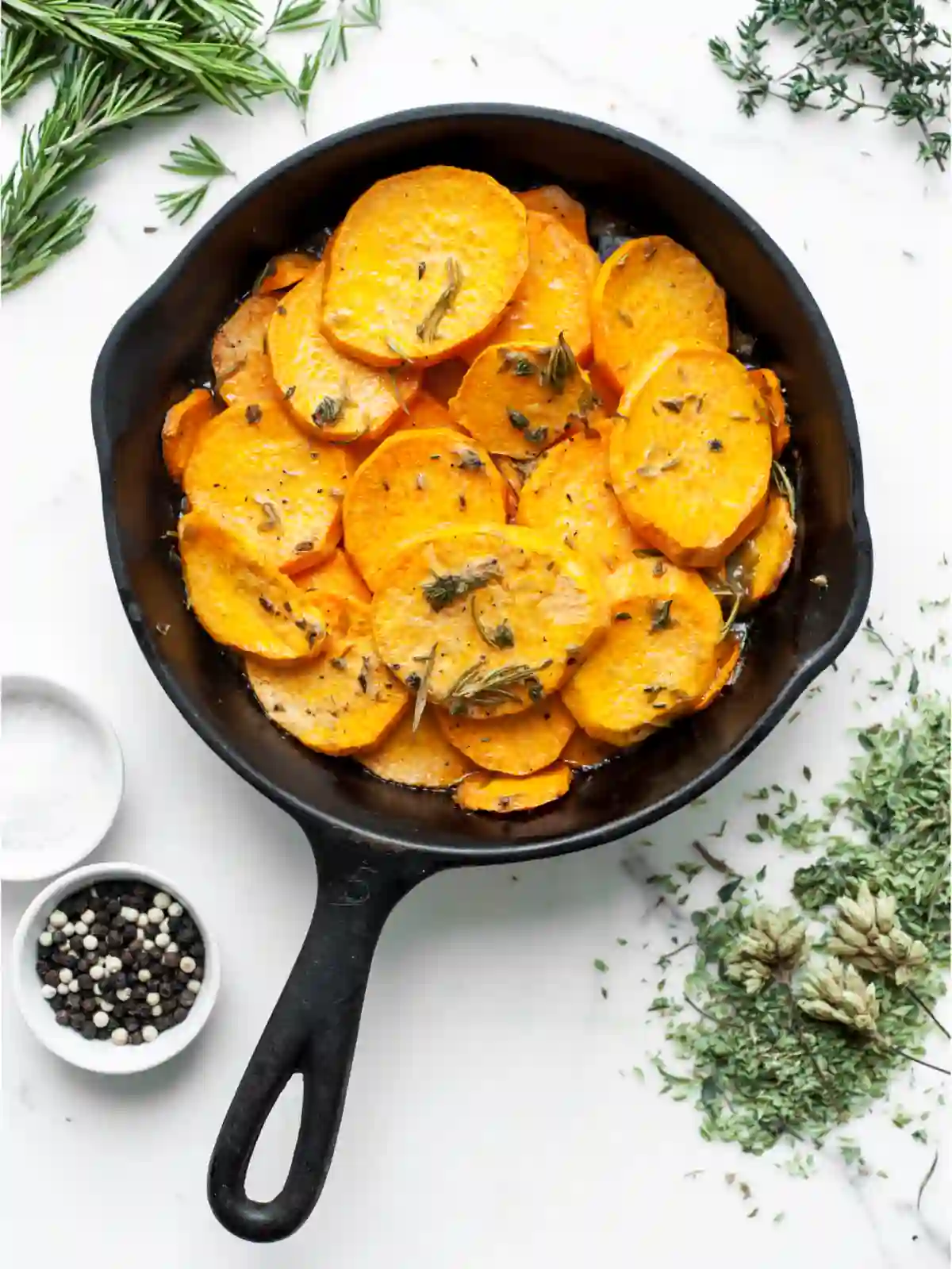 Pommes de Terre à l'Ail et aux Fines Herbes à la Poêle