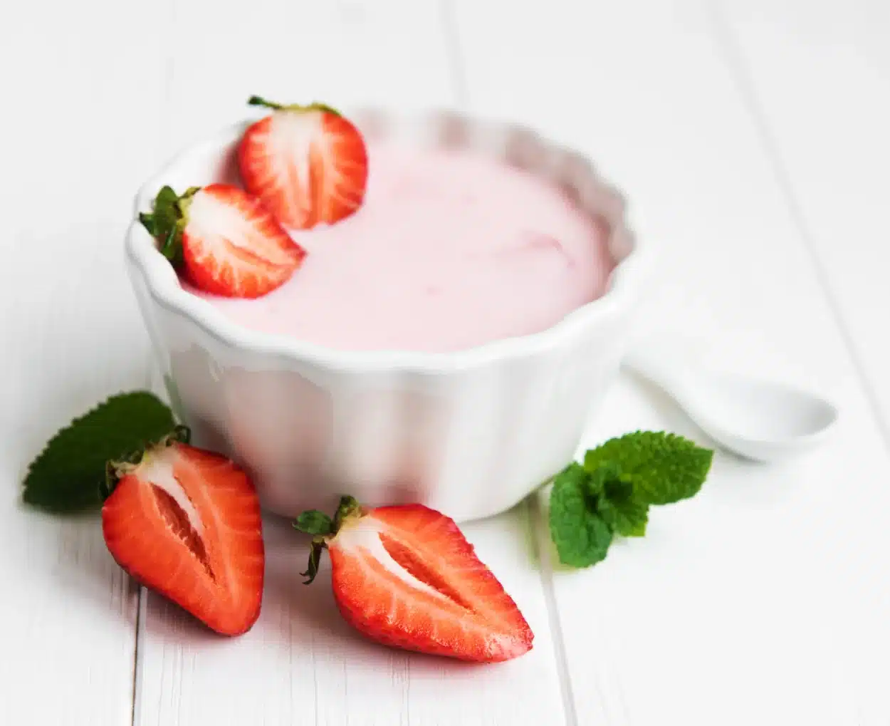 Yaourt Maison à la Fraise : Une Recette Crémeuse et Gourmande