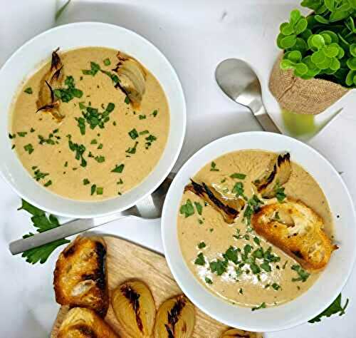 Soupe végane à l'oignon caramélisé