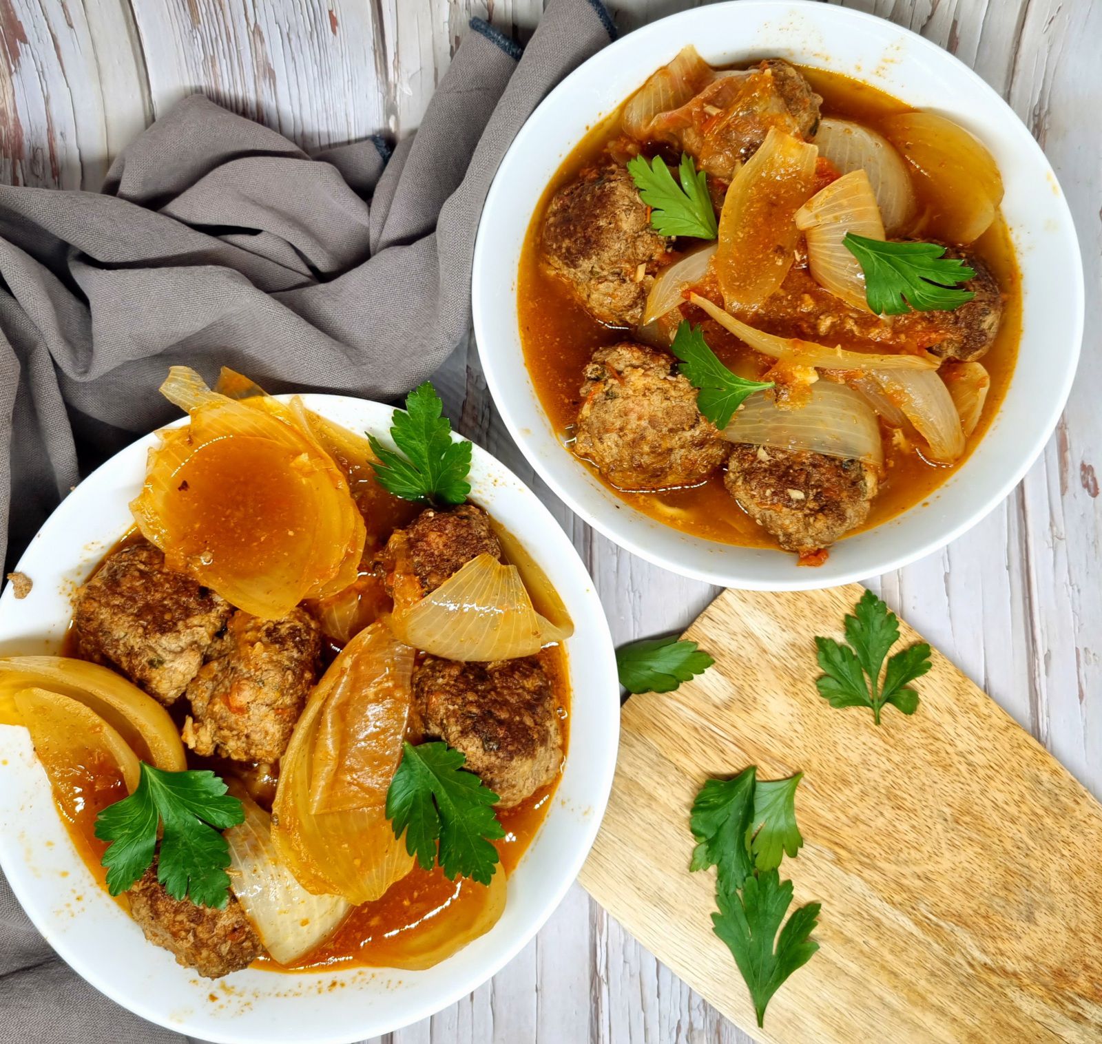 Bouillon nouilles chinoises et boulettes