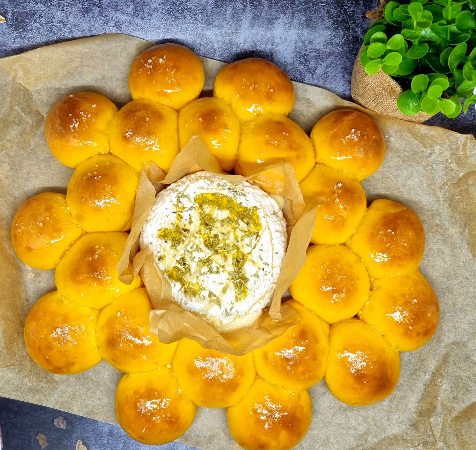 Camembert rôti et sa couronne de pains à la patate douce