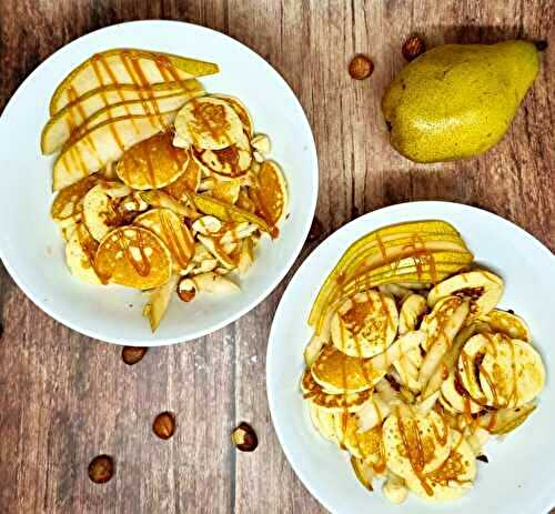 Mini-pancakes, poire, noisette et caramel beurre salé