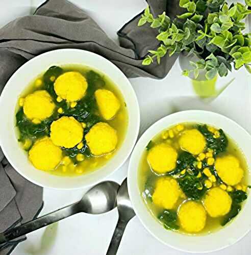 Bouillon d'épinards et maïs et boulettes de polenta