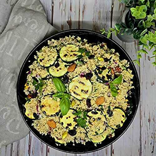 Salade de couscous aux courgettes grillées et fruits secs