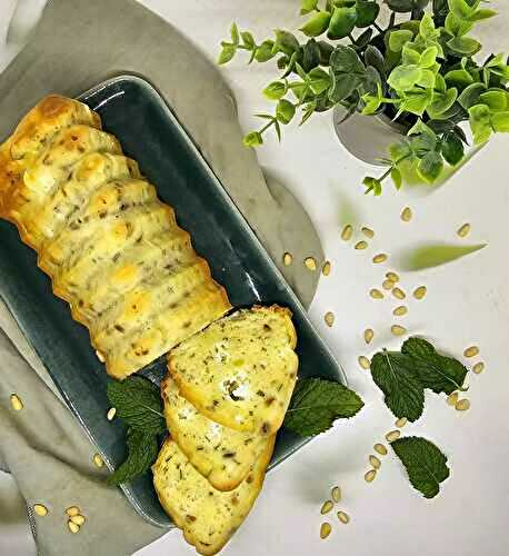 Cake chèvre, menthe et pignons