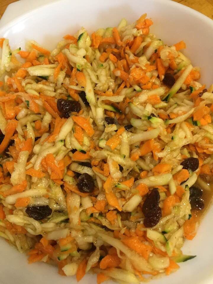 SALADE FRAIHEUR Courgettes carottes 1/2 citron Huile d’olive Vinaigre balsamique... - RECETTES DE NATIE