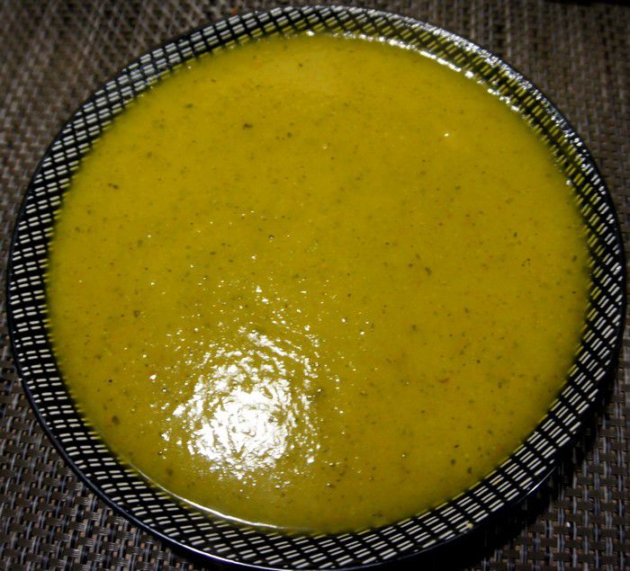 Soupe de courgettes au curcuma et curry - Recettes de Papounet