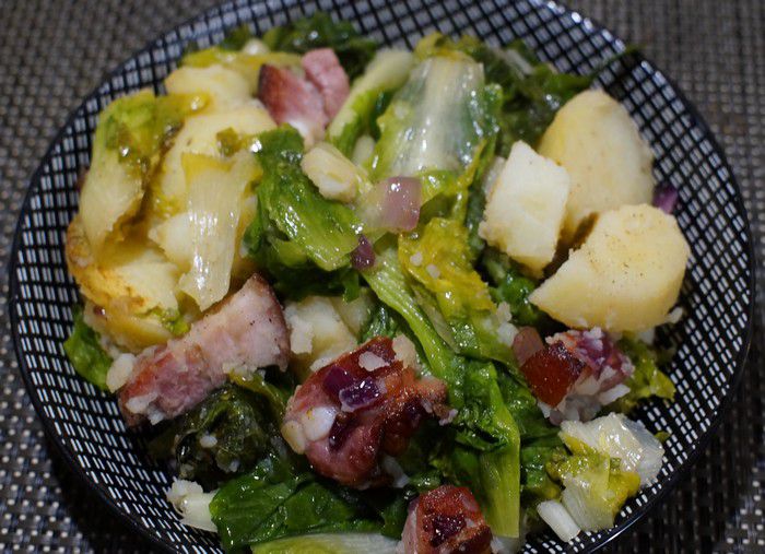 Salade chaude aux pommes de terre et lardons - Recettes de Papounet