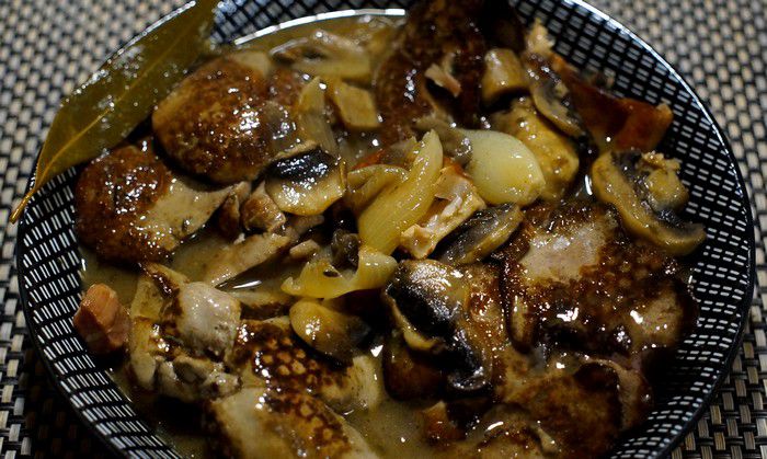 Foies de lapin aux vin blanc et champignons - Recettes de Papounet