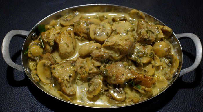  Sauté de porc à la crème, champignons et vin blanc - Recettes de Papounet