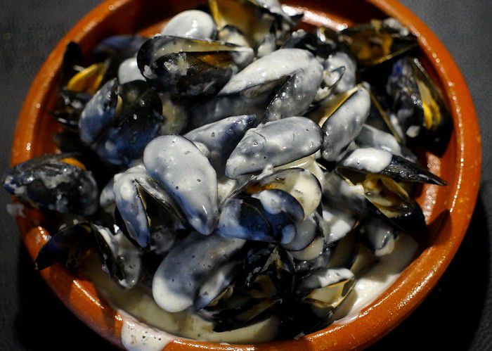 Moules à la crème et au vin blanc - Recettes de Papounet