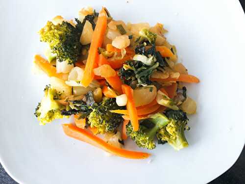 Wok de pak choï, brocolis, carottes aux épices