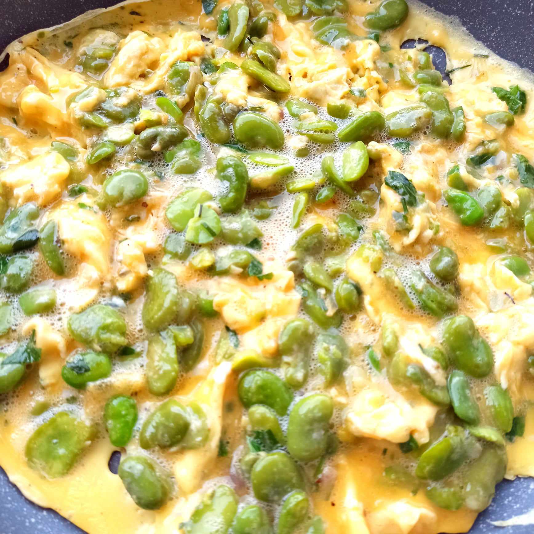 Omelette aux fèves fraîches