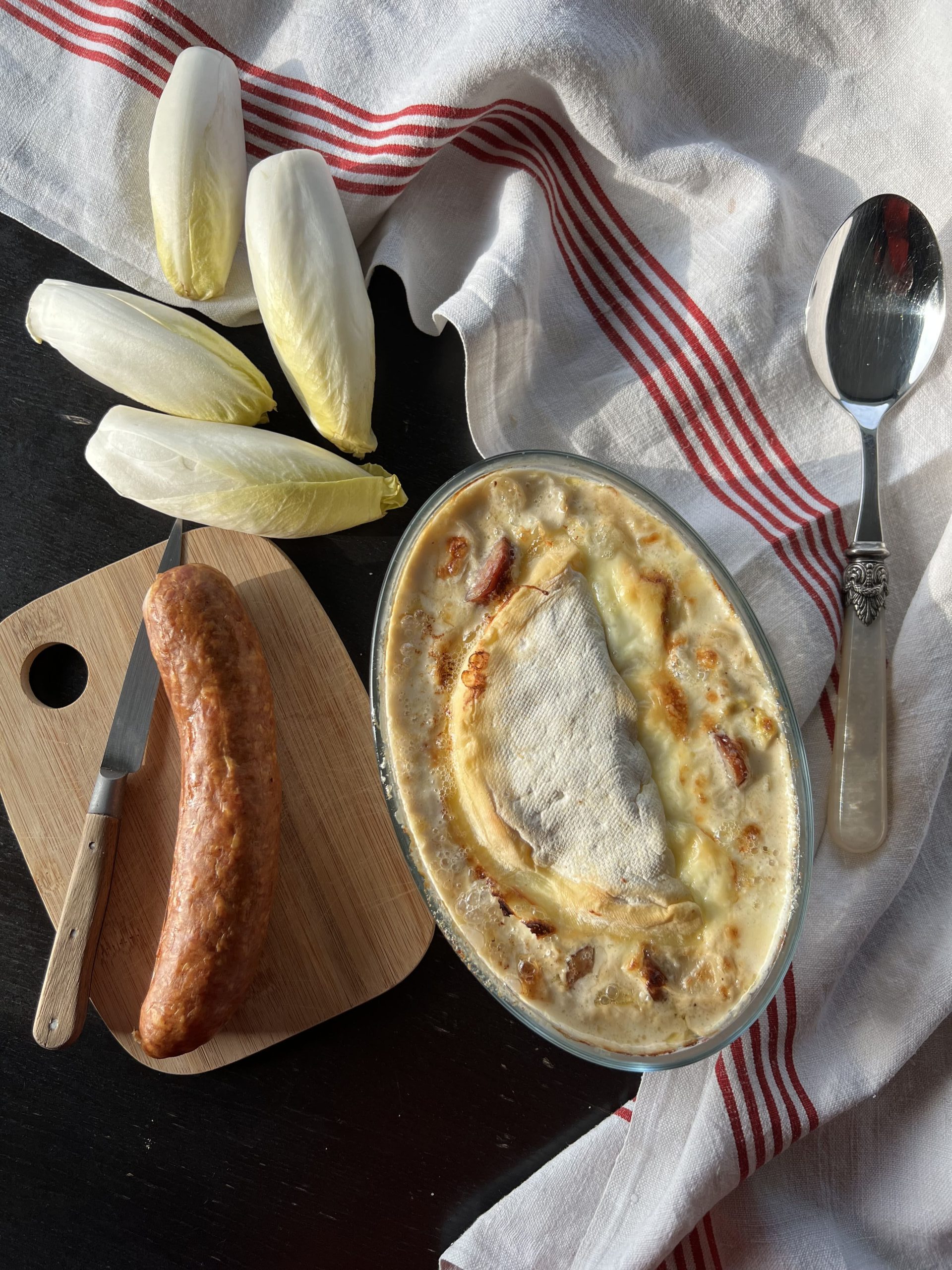 Tartiflette d’endives aux saucisses fumées