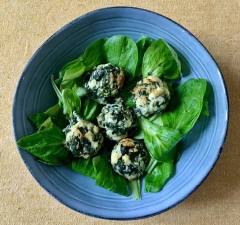 Gnudi ou boulettes épinards et ricotta rôties au beurre d'ail