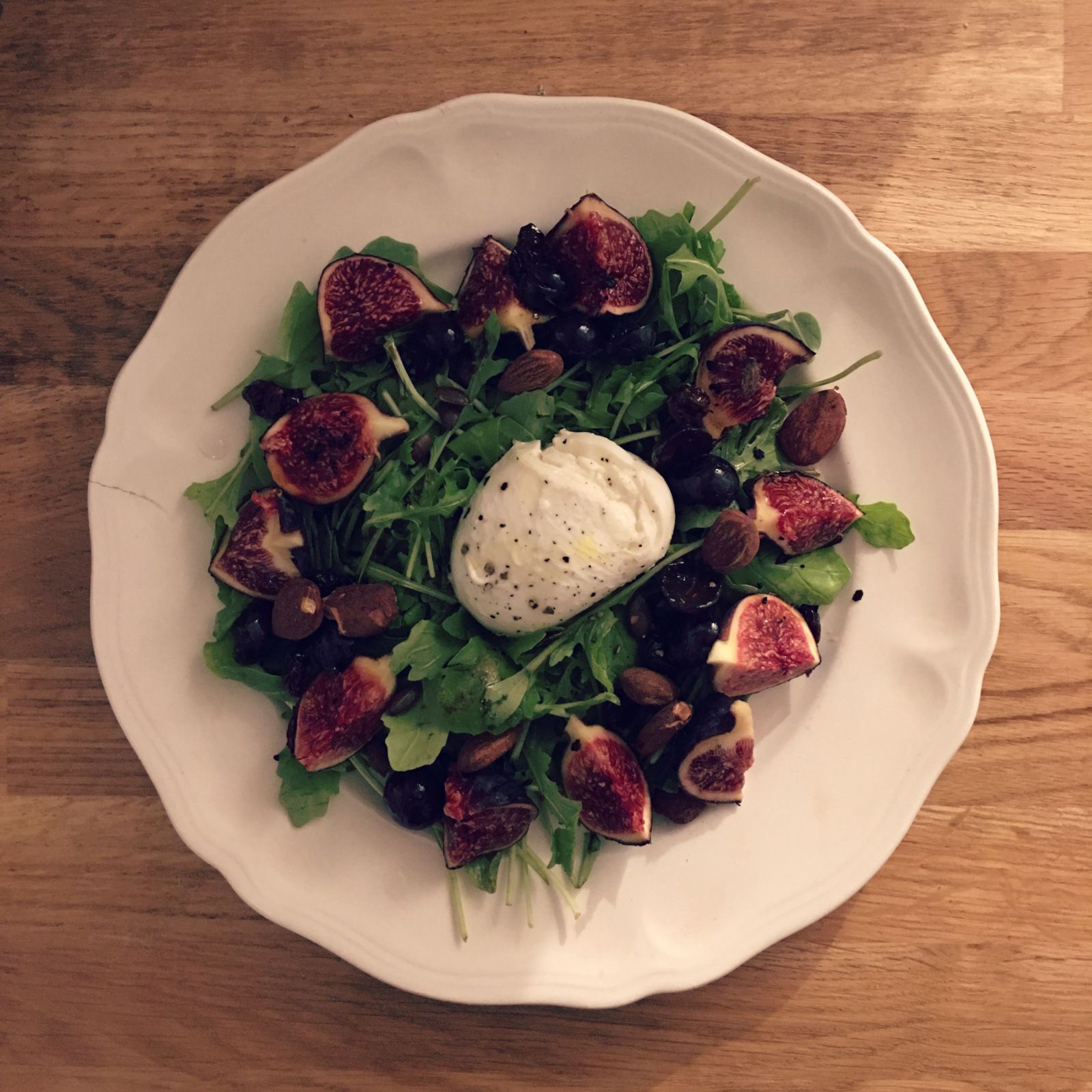 Salade de figues, raisins et mozzarella 