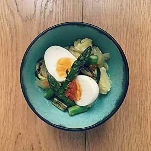 Salade de pommes de terre aux asperges vertes et œufs de truite 