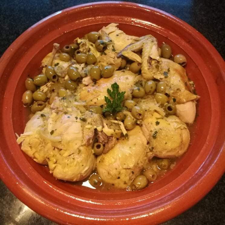 Tagine de poulet aux olives et au citrons confits