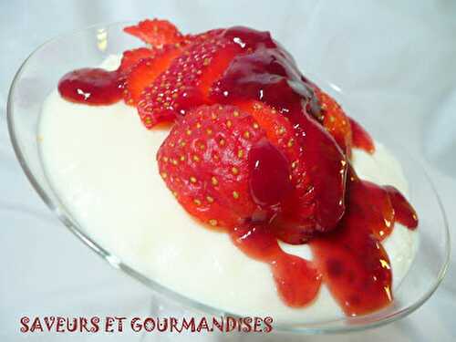 Mousse blanche aux 2 fraises.