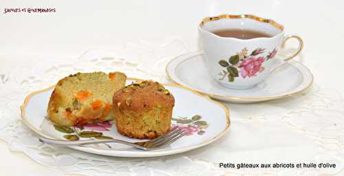 Petits Gâteaux moelleux à l’Abricot, Huile d’Olive et Pistaches.