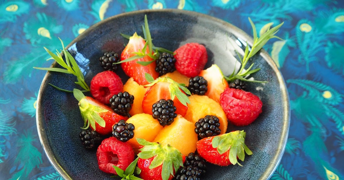 SOUPE DE MELON AUX FRUITS ROUGES PARFUMÉE À L’ESTRAGON