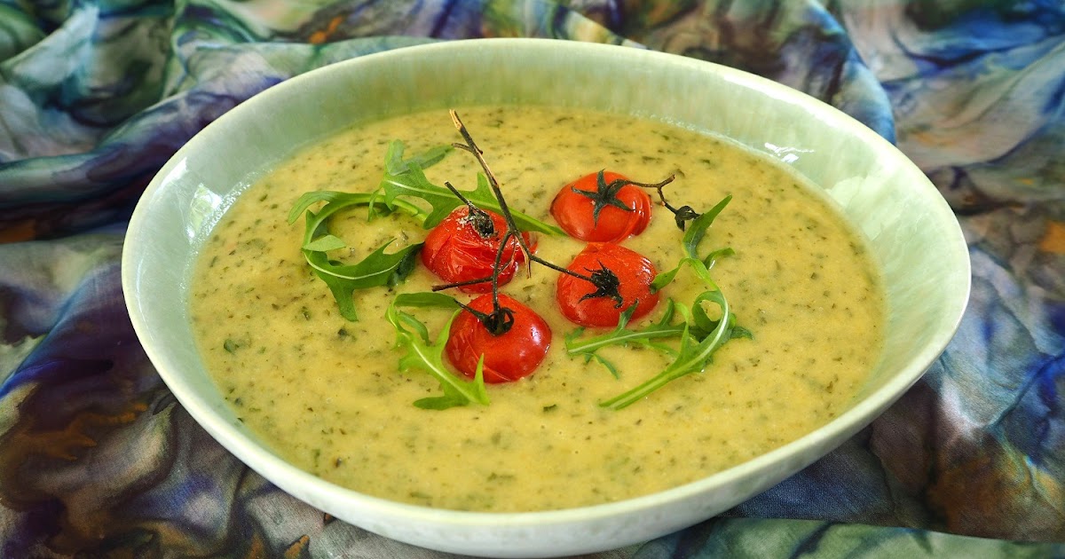 SOUPE DE ROQUETTE AUX BILLES DE MOZZARELLE ET TOMATES CONFITES