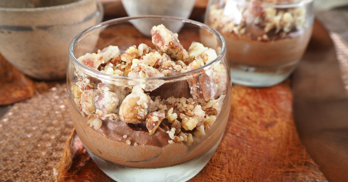 MOUSSE AU CHOCOLAT, ORANGES, NOISETTES ET NOIX DE PÉCAN CARAMELISÉES