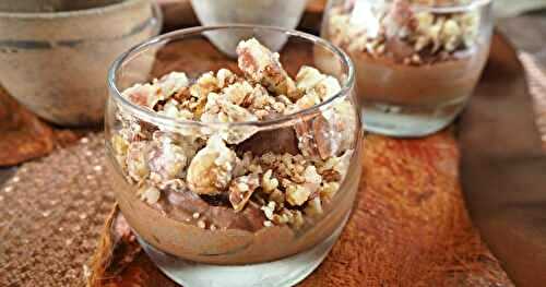 MOUSSE AU CHOCOLAT, ORANGES, NOISETTES ET NOIX DE PÉCAN CARAMELISÉES