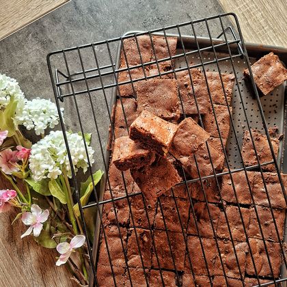 Brownie Noix de Pécan, Pépites de Chocolat Noir et Éclats de Caramel