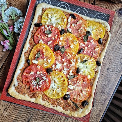 Tarte fine aux tomates, Feta et Crème de Poivron