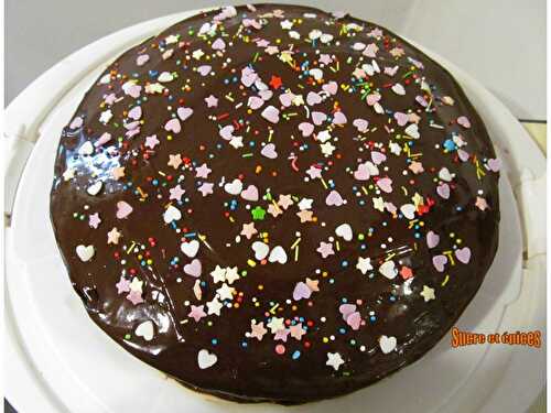 Gâteau au chocolat avec glaçage - Recette facile - www.sucreetepices.com