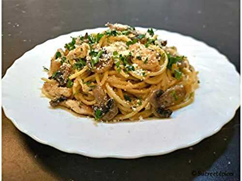 Pâtes au poulet, sauce crémeuse aux champignons