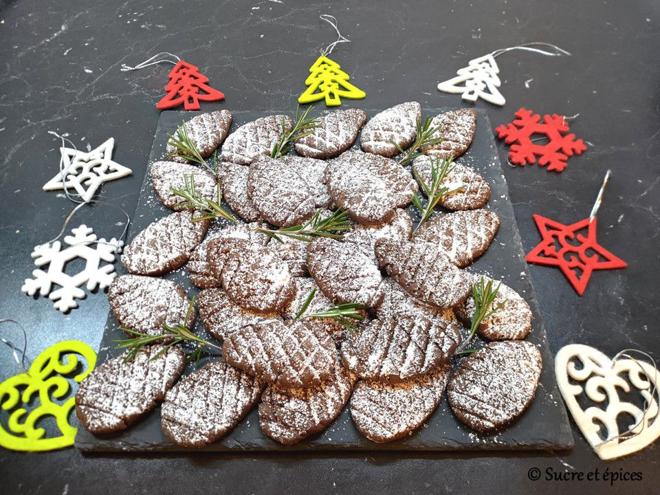 Biscuits chocolatés en forme de pommes de pin - Recette en vidéo