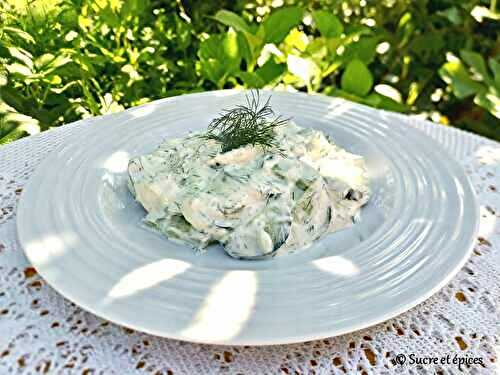 Salade de concombre au yaourt et à l'aneth - Recette en vidéo