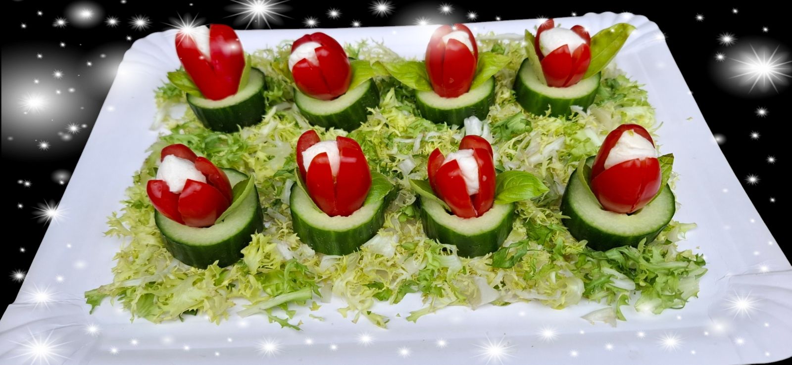 Canapés de concombre et ses fleurs de tomates cerises mozzarella 