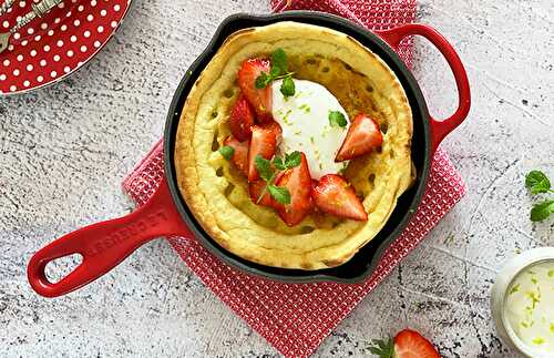Dutch baby pancake aux fraises | Crêpe soufflée cuite à la poêle