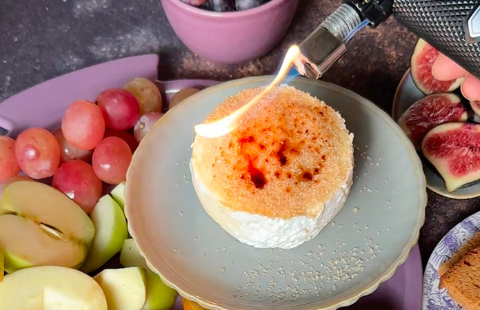 Croûte fleurie brûlée au chalumeau