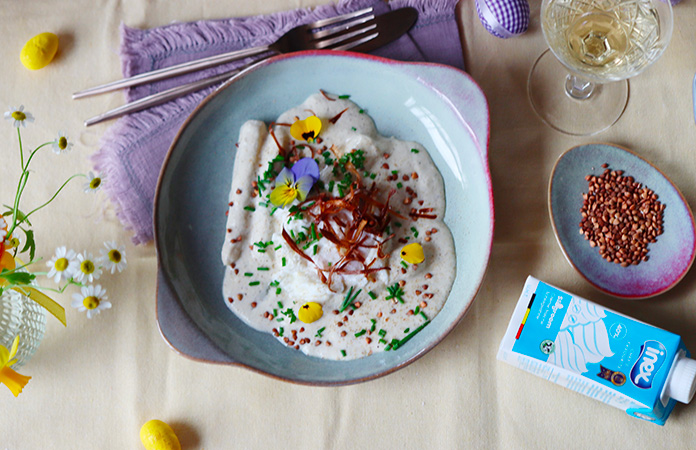 Crème d’asperges au parmesan et œuf poché