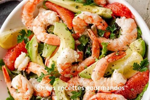 Salade de crevettes, pamplemousse rose et avocats