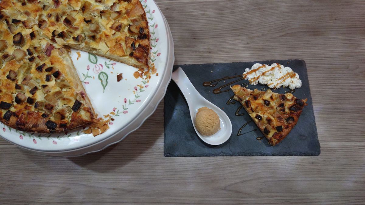 Tarte aux pommes et à la rhubarbe