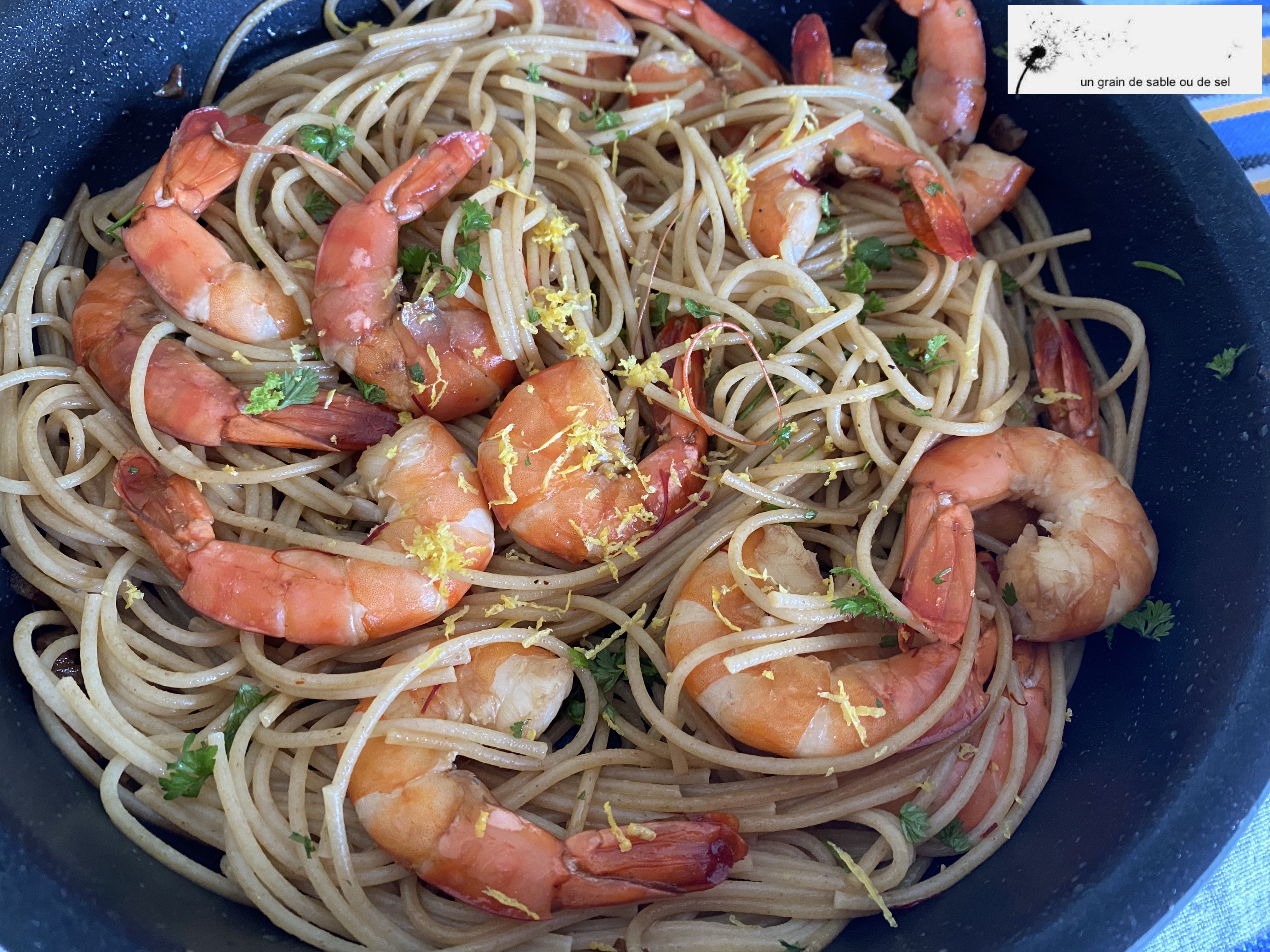 Spaghettis aux crevettes safranées & sauce soja