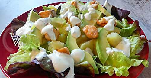 Salade de pommes de terre, saumon et avocat