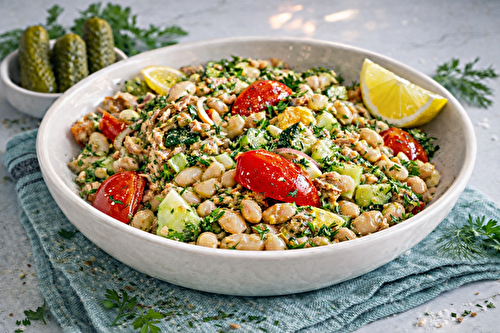 Salade de thon, de haricots blancs et cornichons